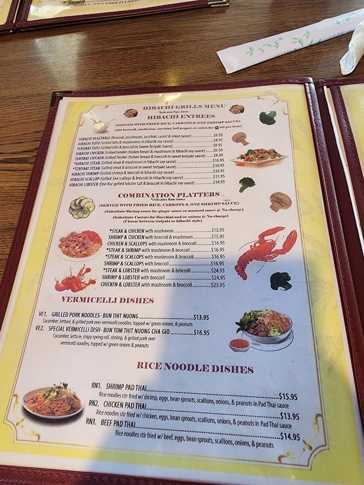 Pho & Sushi Vietnamese & Japanese Cuisine - Best Restaurants in Winston-salem Queen Roll (8 Pcs)